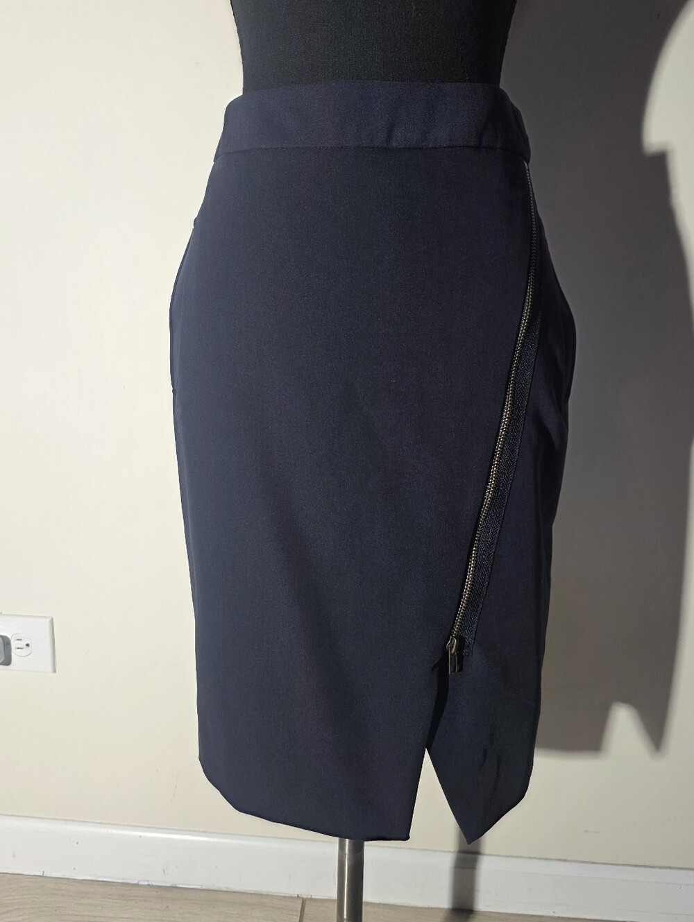 Worthington Navy Pencil Skirt with Diagonal Zip Detail (Size 4)